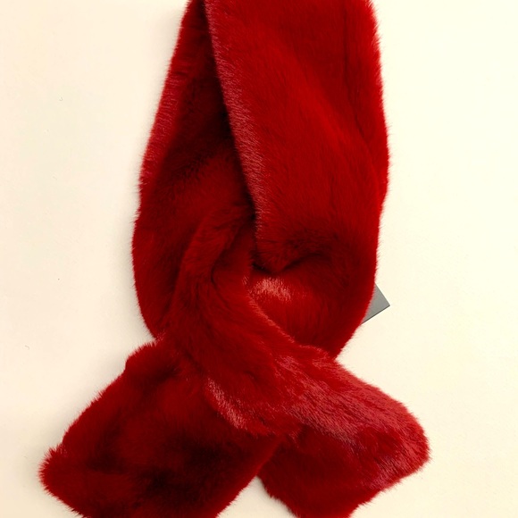 KIMBERLY.C Faux Fur Scarf - Picture 3 of 4